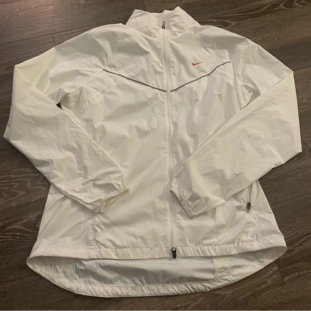 NWOT Nike White Windbreaker. Size Medium